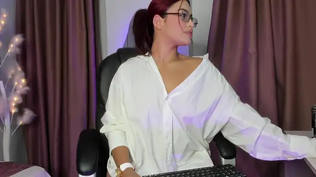 Snapshot of camila__bouzas chatting on March 27, 2026, 11:33 am camila bouzas online show from March 27, 2026, 11:33 am