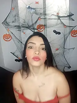 Snapshot of nicole-roman chatting on October 24, 2025, 12:48 pm nicole-roman online show from October 24, 2025, 12:48 pm
