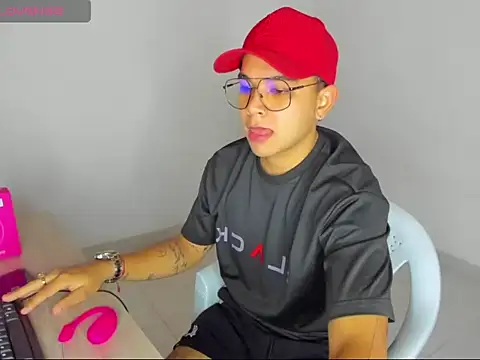 Snapshot of kelvin_276 chatting on March 18, 2026, 12:47 am kelvin 276 online show from March 18, 2026, 12:47 am