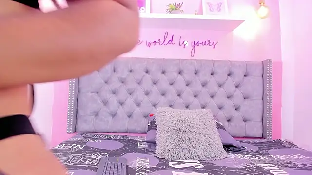 Snapshot of Sophiia_77 chatting on February 4, 2026, 10:27 pm Sophiia 77 online show from February 4, 2026, 10:27 pm