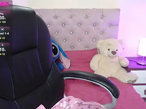 gabyy cute  online show from October 24, 2025, 4:00 am