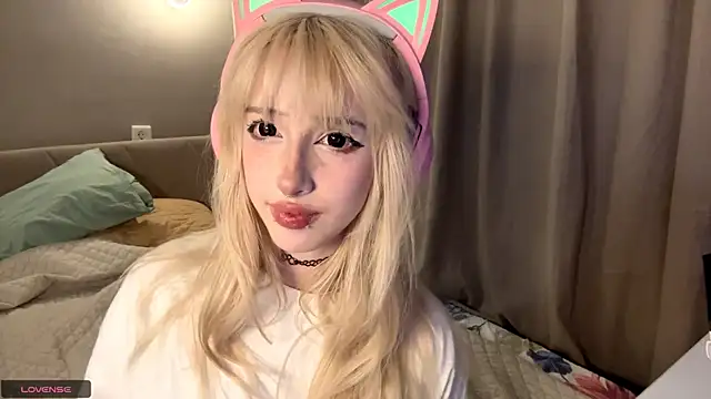 Snapshot of Milkmoriee chatting on November 11, 2025, 3:51 pm Milkmoriee online show from November 11, 2025, 3:51 pm