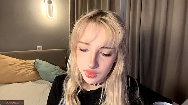 Snapshot of Milkmoriee chatting on November 14, 2025, 3:15 pm Milkmoriee online show from November 14, 2025, 3:15 pm