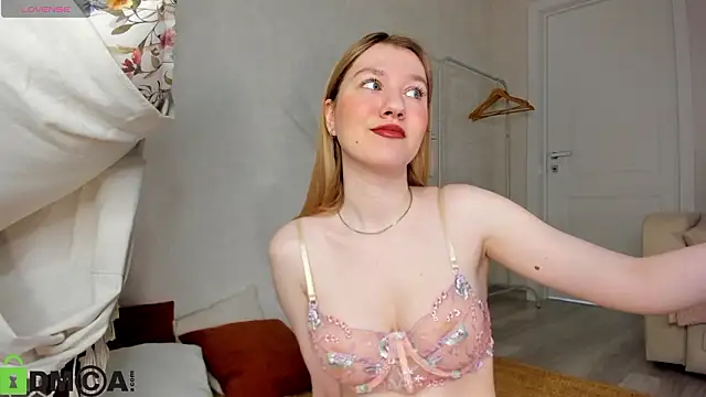 Snapshot of LinaRayy chatting on February 7, 2026, 12:51 am LinaRayy online show from February 7, 2026, 12:51 am