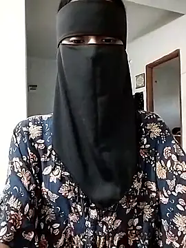 Snapshot of Ratri-Biswas chatting on November 18, 2025, 10:07 am Ratri-Biswas online show from November 18, 2025, 10:07 am