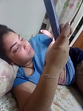 Cubanitaxxx online show from December 4, 2025, 7:57 pm