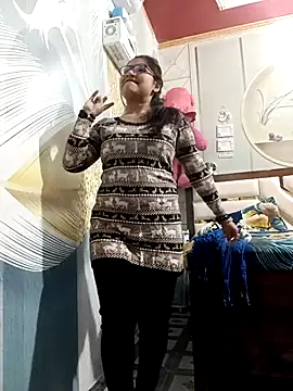 Vanshika1432 online show from November 12, 2025, 7:01 am