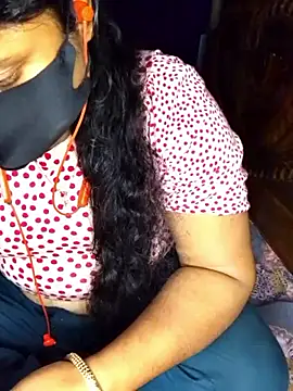 Snapshot of Priyanka-Khan chatting on May 15, 2026, 6:17 pm Priyanka-Khan online show from May 15, 2026, 6:17 pm