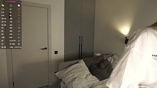 BrynnHolverson online show from November 28, 2025, 6:19 pm