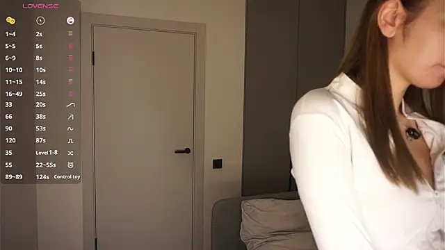 Snapshot of BrynnHolverson chatting on January 16, 2026, 8:24 pm BrynnHolverson online show from January 16, 2026, 8:24 pm