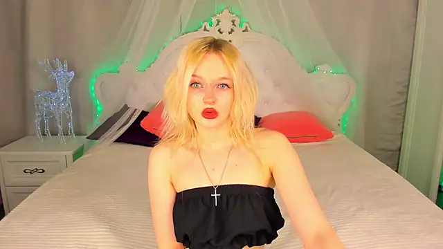 Snapshot of AlessaKiss chatting on December 18, 2025, 8:41 am AlessaKiss online show from December 18, 2025, 8:41 am