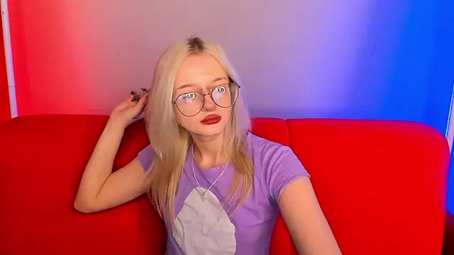 Snapshot of AlessaKiss chatting on February 8, 2026, 1:47 am AlessaKiss online show from February 8, 2026, 1:47 am