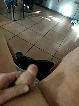 Snapshot of Italianstyle79 chatting on February 15, 2026, 2:38 pm Italianstyle79 online show from February 15, 2026, 2:38 pm