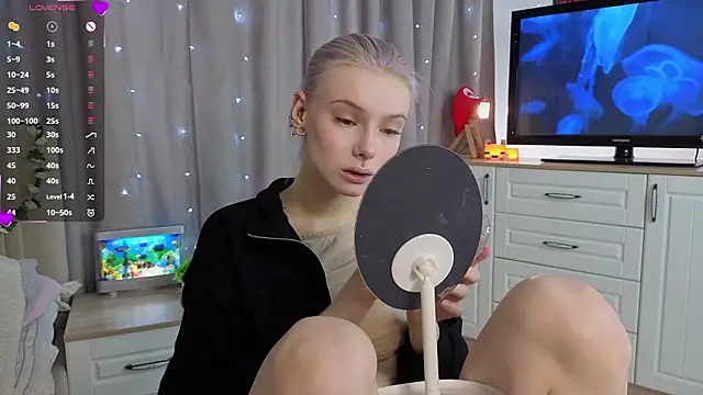 Snapshot of Sunshine_agata chatting on February 2, 2026, 4:44 am Sunshine agata online show from February 2, 2026, 4:44 am