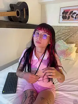 Emma duff online show from March 26, 2026, 7:34 pm