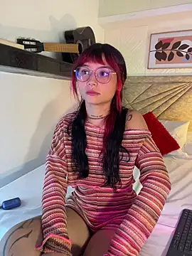 Emma duff online show from April 11, 2026, 7:39 pm