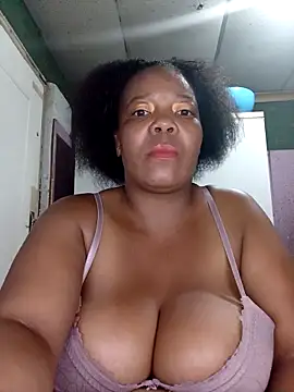 Snapshot of boobsqueenxo chatting on November 7, 2025, 2:21 pm boobsqueenxo online show from November 7, 2025, 2:21 pm