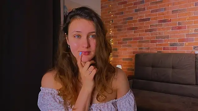 Snapshot of FoxFever chatting on March 21, 2026, 5:19 am FoxFever online show from March 21, 2026, 5:19 am