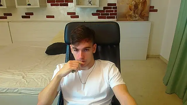 Snapshot of BradyFlint chatting on December 5, 2025, 6:12 am BradyFlint online show from December 5, 2025, 6:12 am