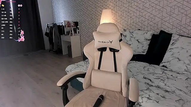 NayaValen online show from March 30, 2026, 3:41 am