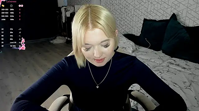 NayaValen online show from April 22, 2026, 3:02 am