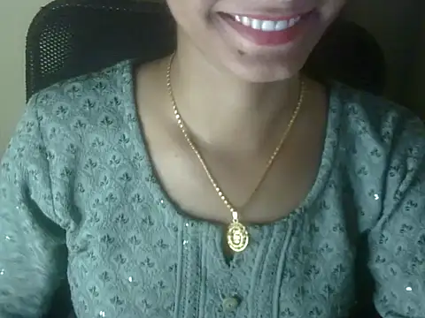 Snapshot of Shezi_N chatting on May 11, 2026, 4:04 pm Shezi N online show from May 11, 2026, 4:04 pm