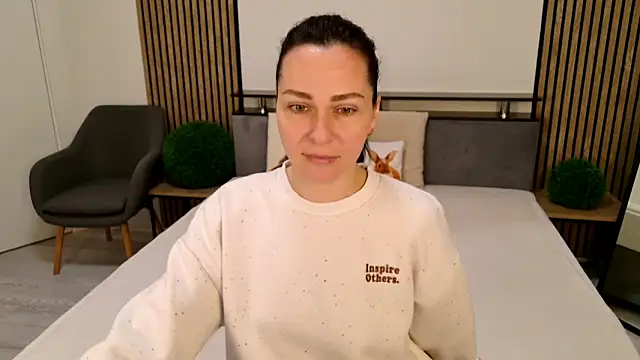 DitaNoir online show from April 9, 2026, 6:52 am