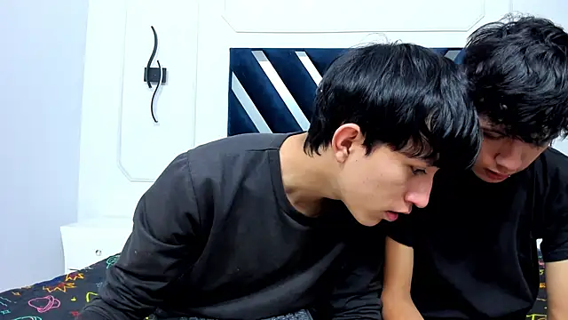 hoot booys  online show from November 29, 2025, 7:58 pm