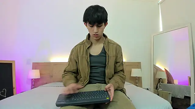 hoot booys  online show from February 1, 2026, 9:02 pm