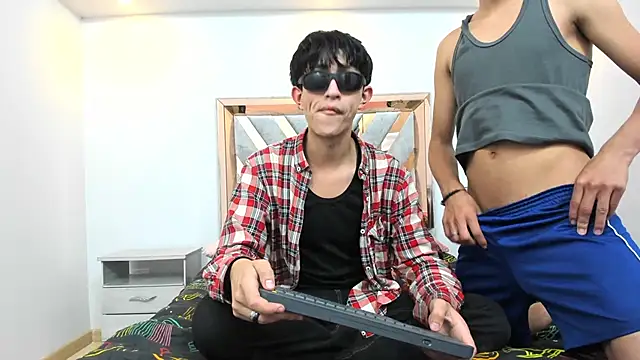 hoot booys  online show from November 13, 2025, 8:13 pm