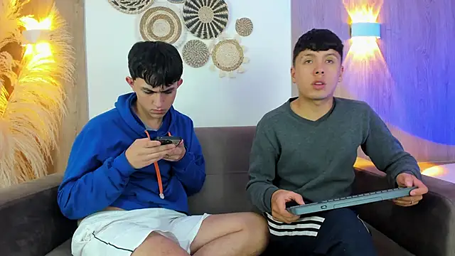 hoot booys  online show from February 22, 2026, 3:53 am