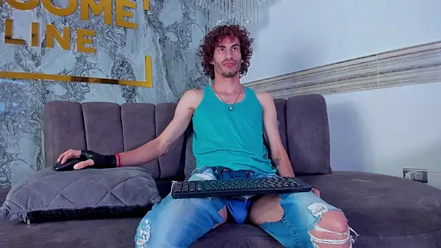 Snapshot of elias_sn0w chatting on October 29, 2025, 8:08 pm elias sn0w online show from October 29, 2025, 8:08 pm