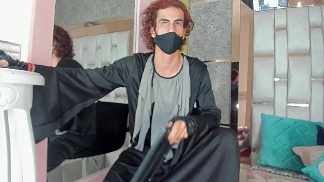 Snapshot of elias_sn0w chatting on October 27, 2025, 8:21 pm elias sn0w online show from October 27, 2025, 8:21 pm