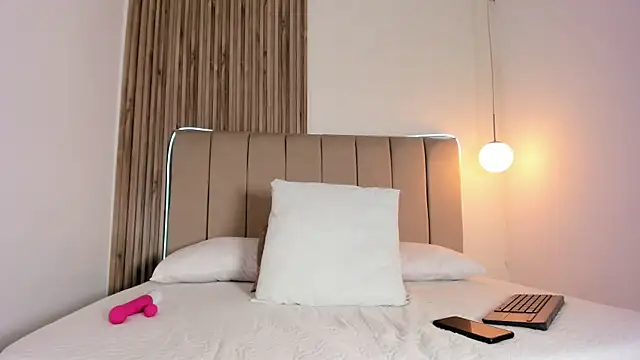 EvaaSinclair online show from March 14, 2026, 8:15 pm