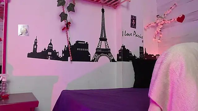 Snapshot of petite_coral chatting on May 23, 2026, 1:37 am petite coral online show from May 23, 2026, 1:37 am