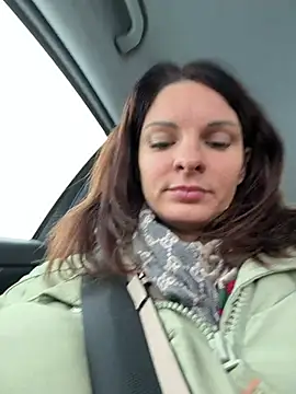 kinkysarahx online show from January 10, 2026, 12:11 pm