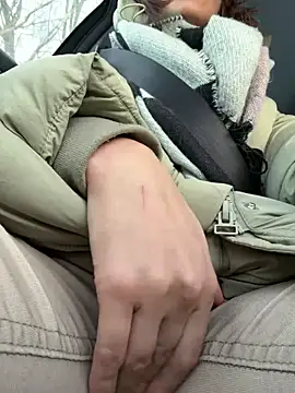 kinkysarahx online show from January 6, 2026, 11:14 am