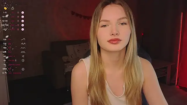 Snapshot of EvelynSin chatting on December 16, 2025, 11:58 am EvelynSin online show from December 16, 2025, 11:58 am