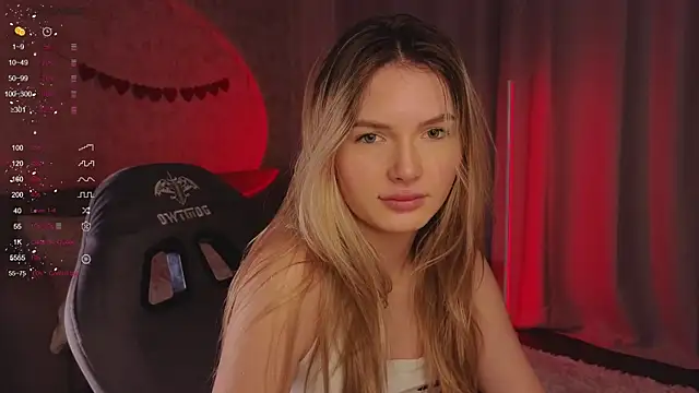 Snapshot of EvelynSin chatting on November 16, 2025, 11:15 am EvelynSin online show from November 16, 2025, 11:15 am