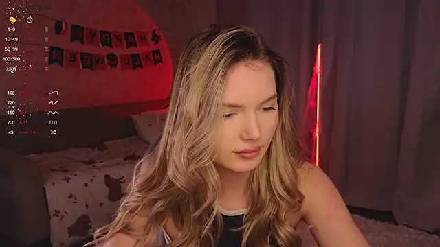 Snapshot of EvelynSin chatting on October 24, 2025, 11:09 am EvelynSin online show from October 24, 2025, 11:09 am