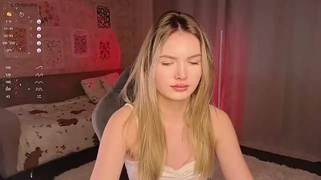 Snapshot of EvelynSin chatting on October 20, 2025, 11:11 am EvelynSin online show from October 20, 2025, 11:11 am