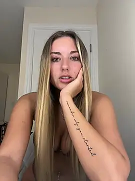 Snapshot of LaceyMilliexoxo chatting on May 5, 2026, 9:34 am LaceyMilliexoxo online show from May 5, 2026, 9:34 am