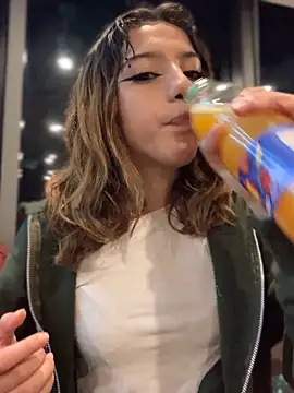 MiaaCute- online show from December 19, 2025, 11:51 pm