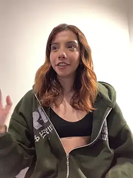 Snapshot of MiaaCute- chatting on March 6, 2026, 9:32 pm MiaaCute- online show from March 6, 2026, 9:32 pm