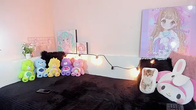 Strawberry Kitty  online show from December 15, 2025, 3:56 am