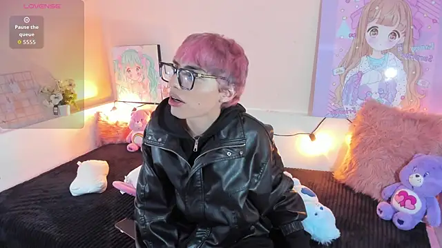 Strawberry Kitty  online show from December 5, 2025, 4:22 am