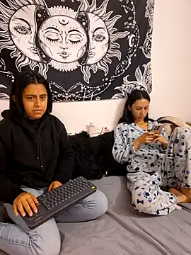 emily n abby online show from July 10, 2026, 2:06 pm