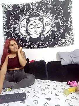 Snapshot of emily_n_abby chatting on December 17, 2025, 1:27 pm emily n abby online show from December 17, 2025, 1:27 pm