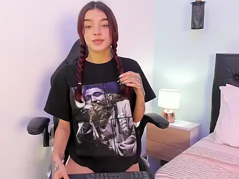 Coral Jhones online show from October 20, 2025, 12:24 am