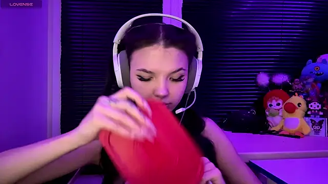 Snapshot of HanaMantanaDell chatting on December 4, 2025, 4:17 pm HanaMantanaDell online show from December 4, 2025, 4:17 pm